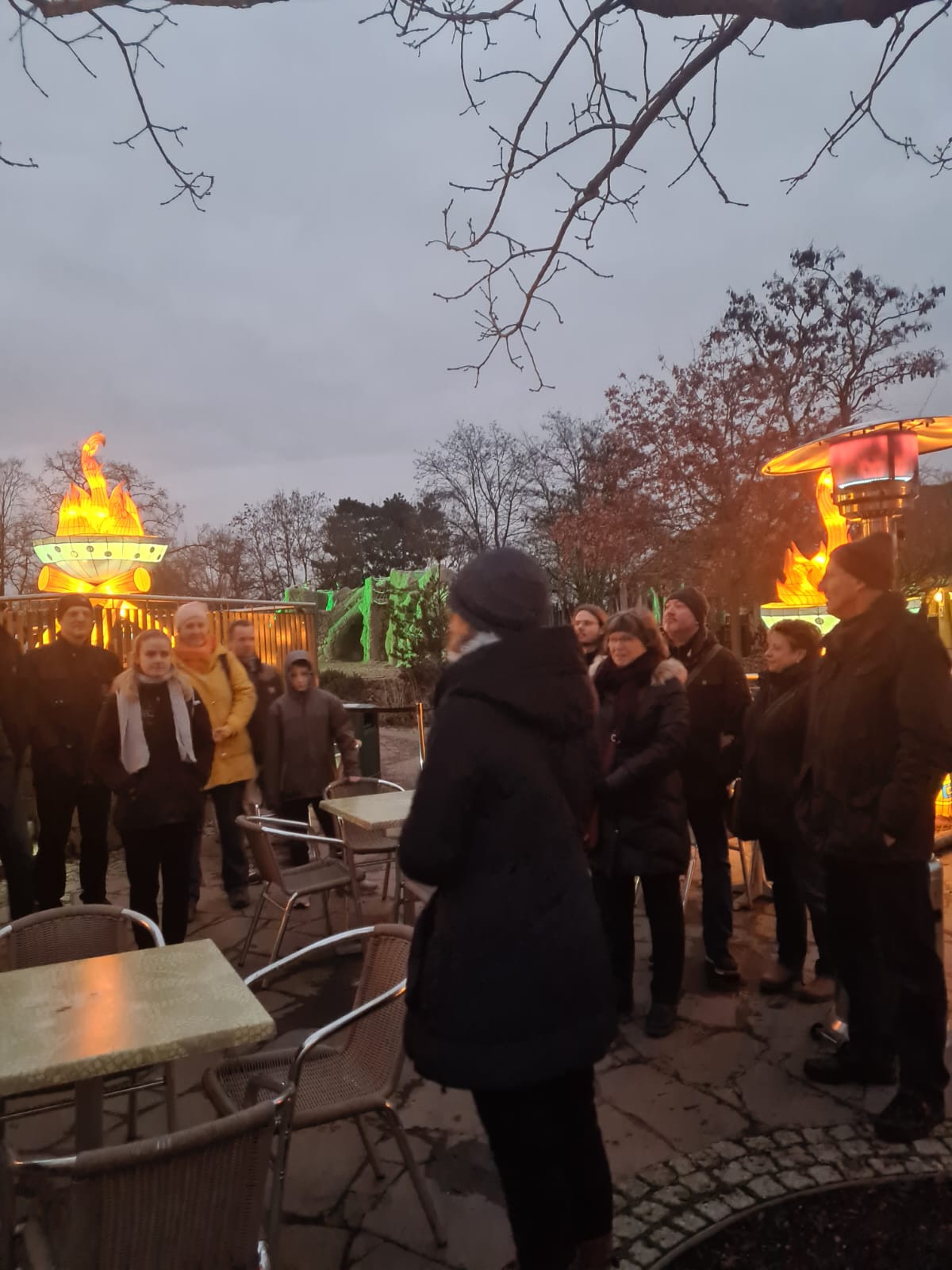 Mitarbeiter und Angehörige zum Neujahrsempfang – Originalaufnahme